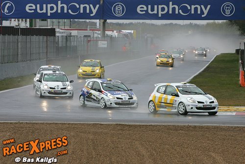 De Clio Cup 2009 gaat door op zijn elan